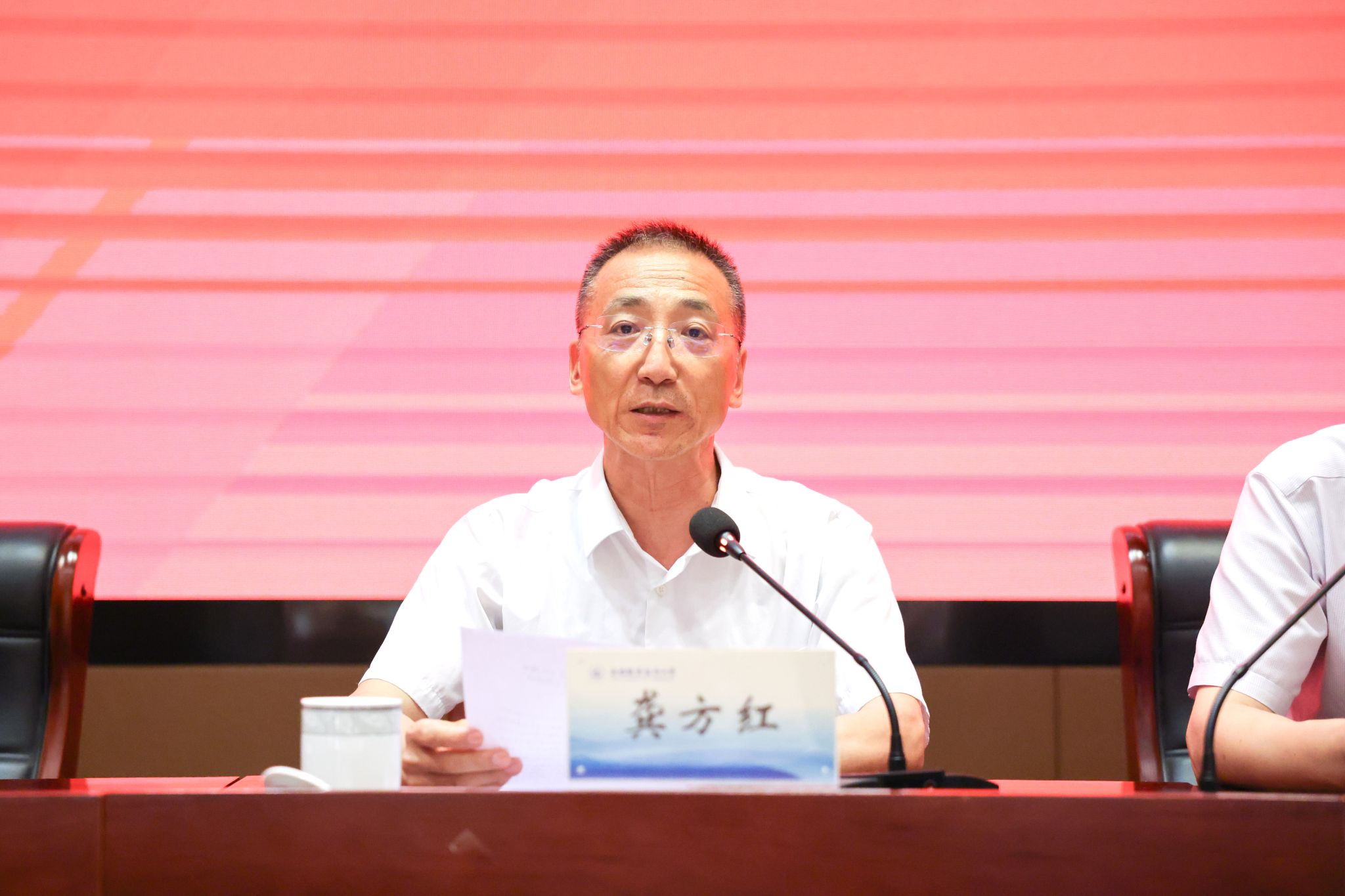 副校长储开峰宣读了优秀微党课评选结果