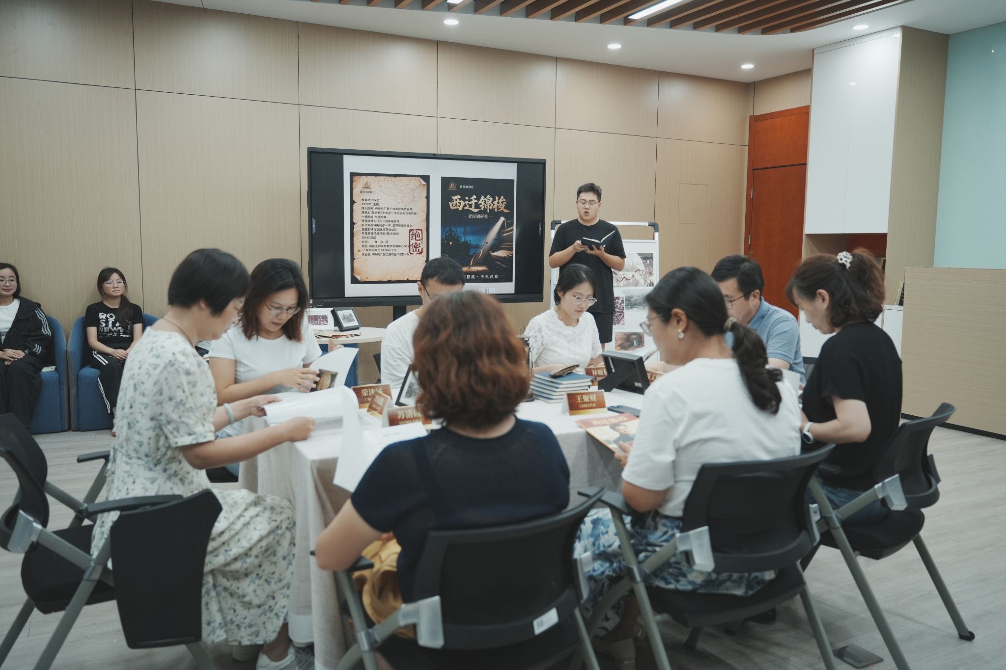 同上一堂生动的“行走的思政课”