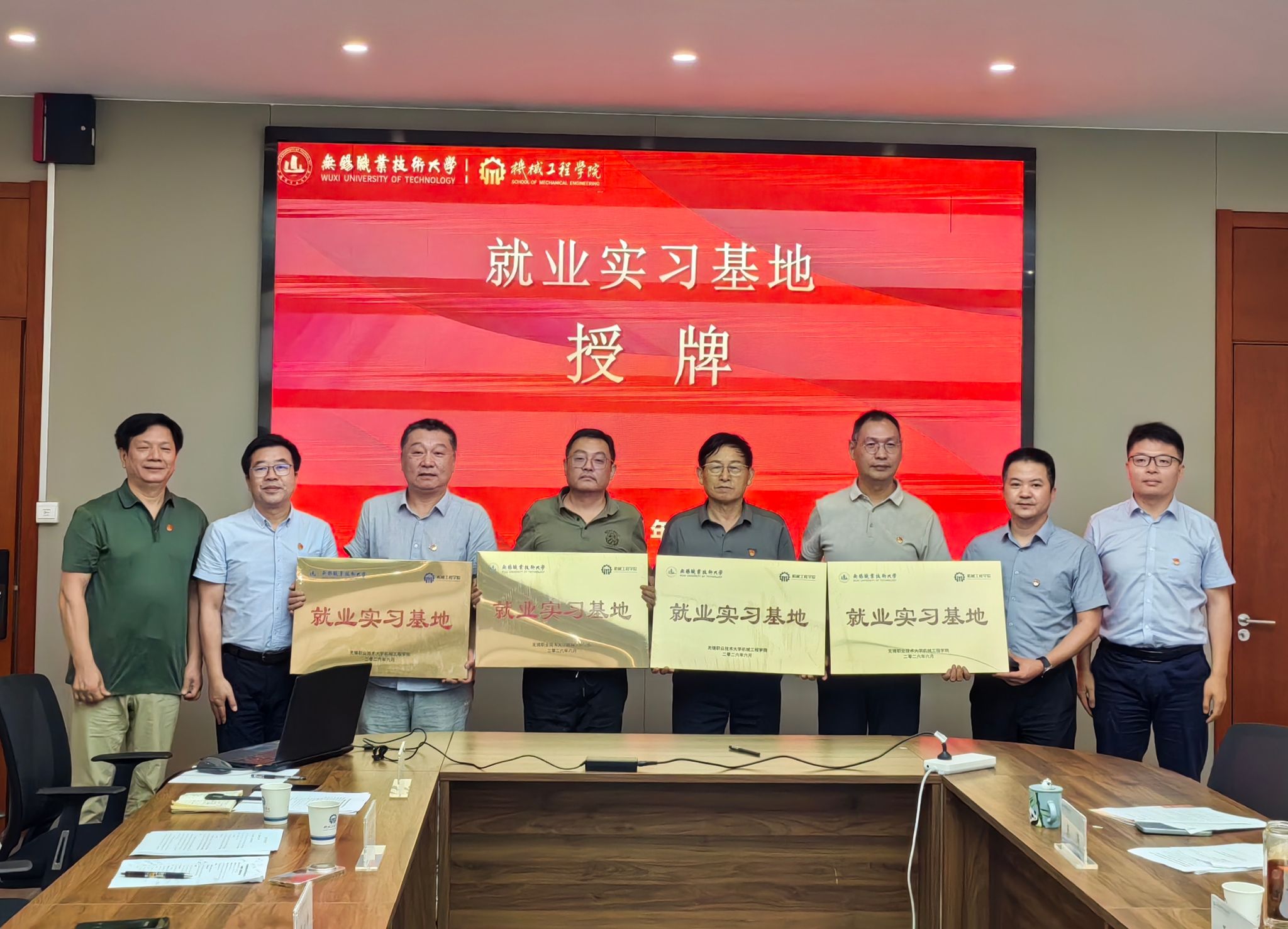 王振华向无锡热协的领导与企业界朋友表