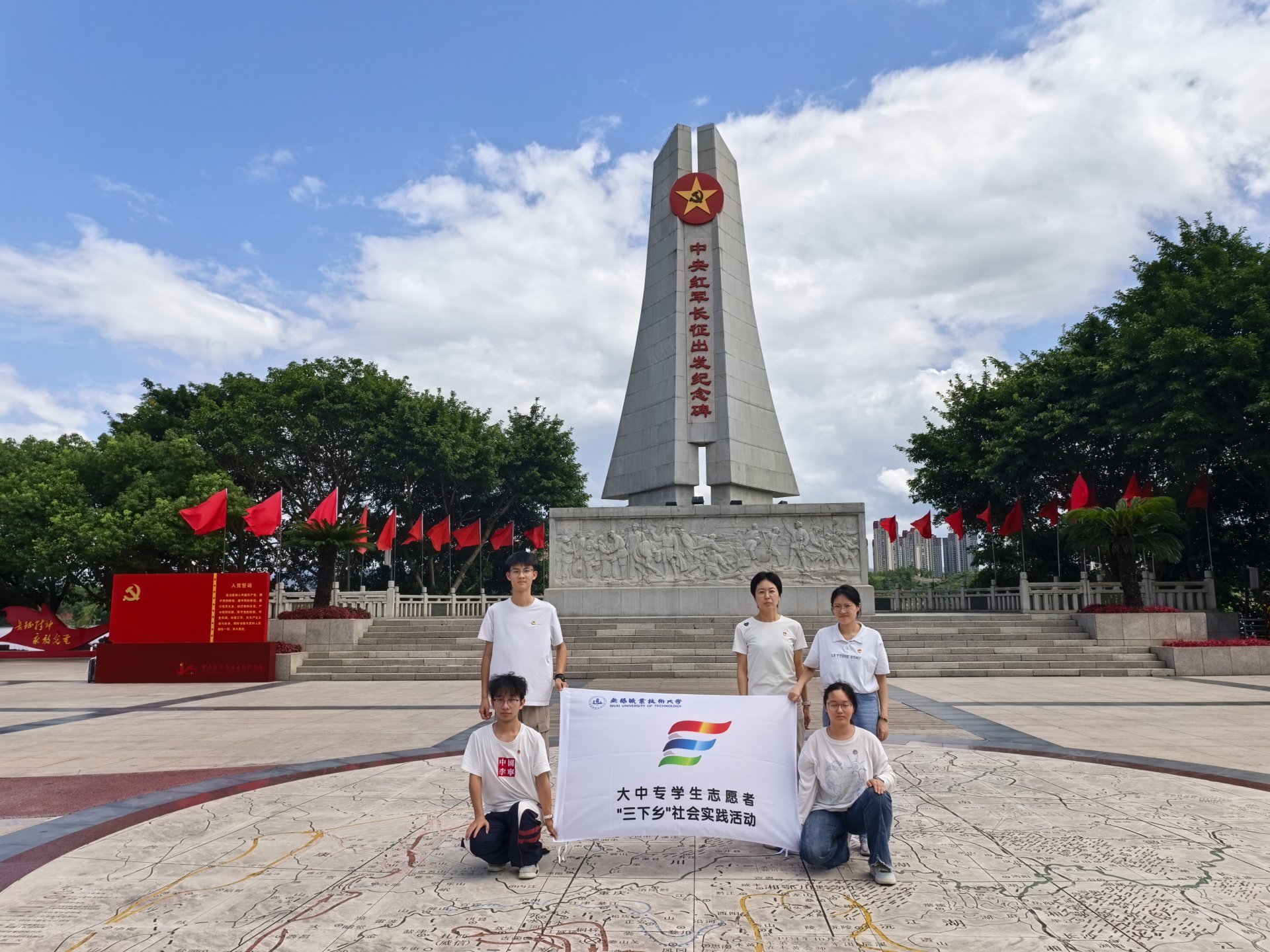 打造了一堂贯穿建军